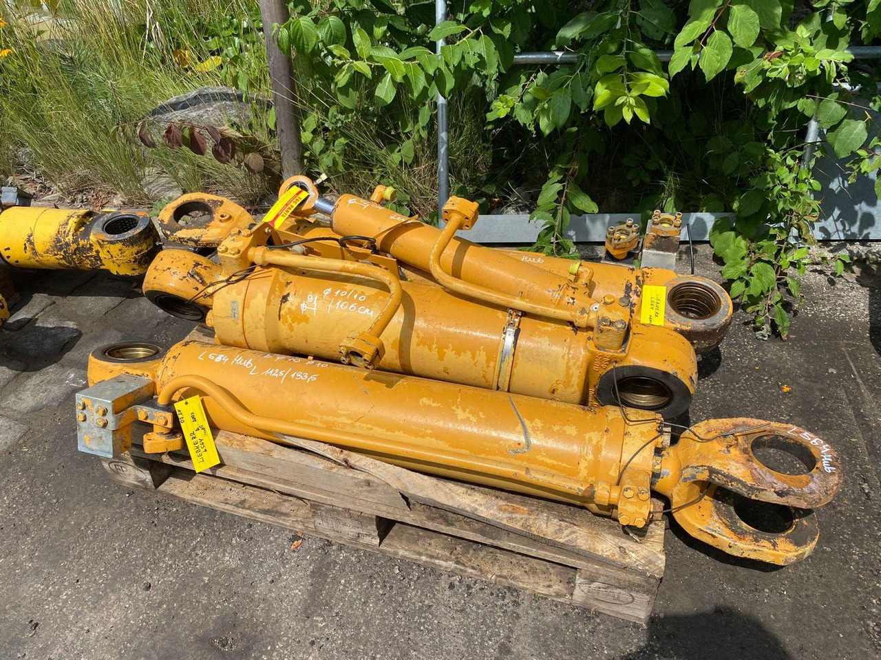 Liebherr L 564 - Vérin hydraulique pour Engins de chantier: photos 3 Liebherr L 564 - Vérin hydraulique pour Engins de chantier: photos 3