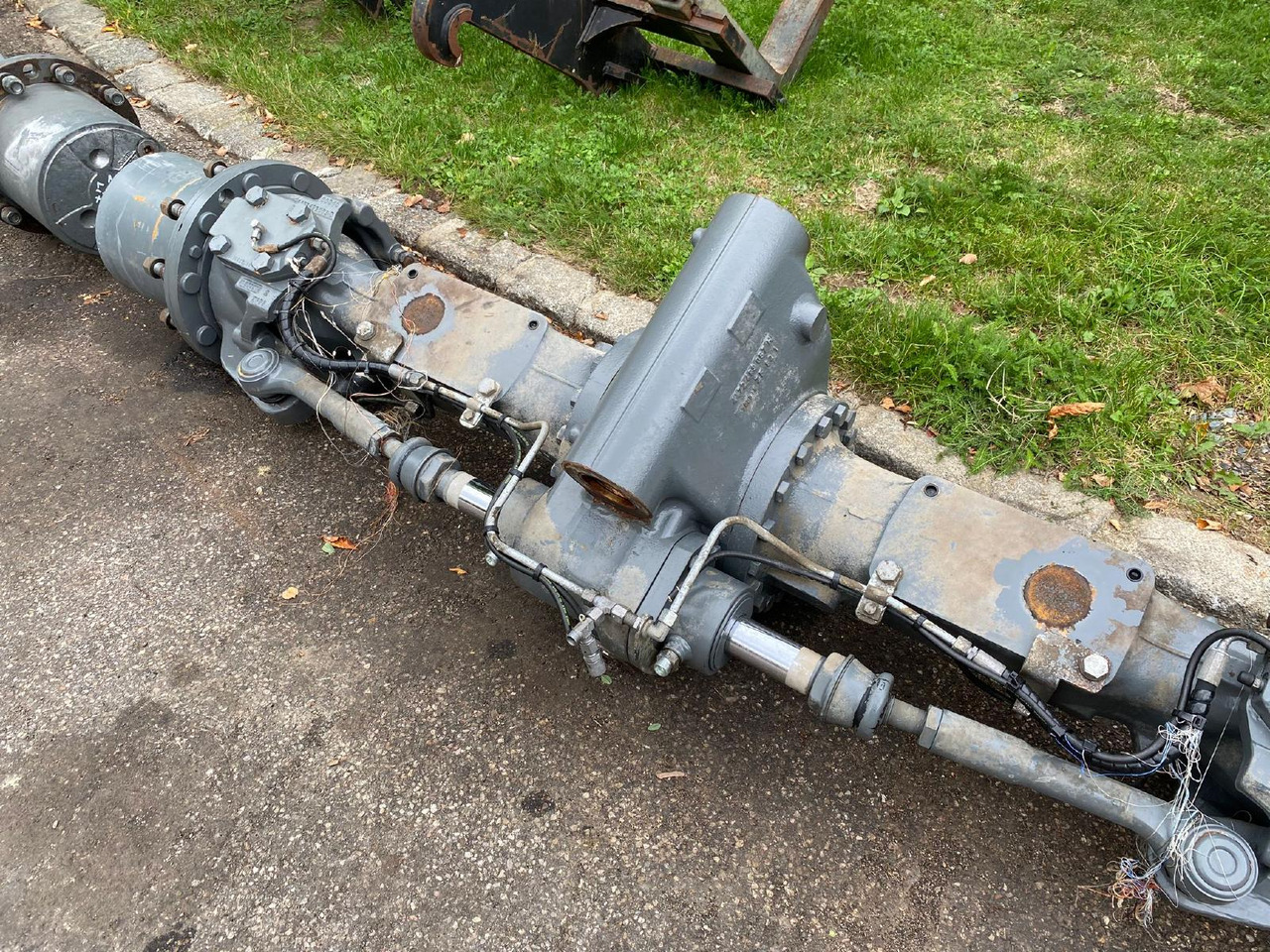 Liebherr MS 3070 MT 3070 aus LH24M LIT - Essieu et pièces pour Engins de chantier: photos 3 Liebherr MS 3070 MT 3070 aus LH24M LIT - Essieu et pièces pour Engins de chantier: photos 3