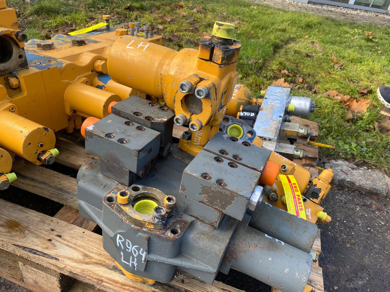 Liebherr R 964 B LIT - Valve hydraulique pour Engins de chantier: photos 5 Liebherr R 964 B LIT - Valve hydraulique pour Engins de chantier: photos 5