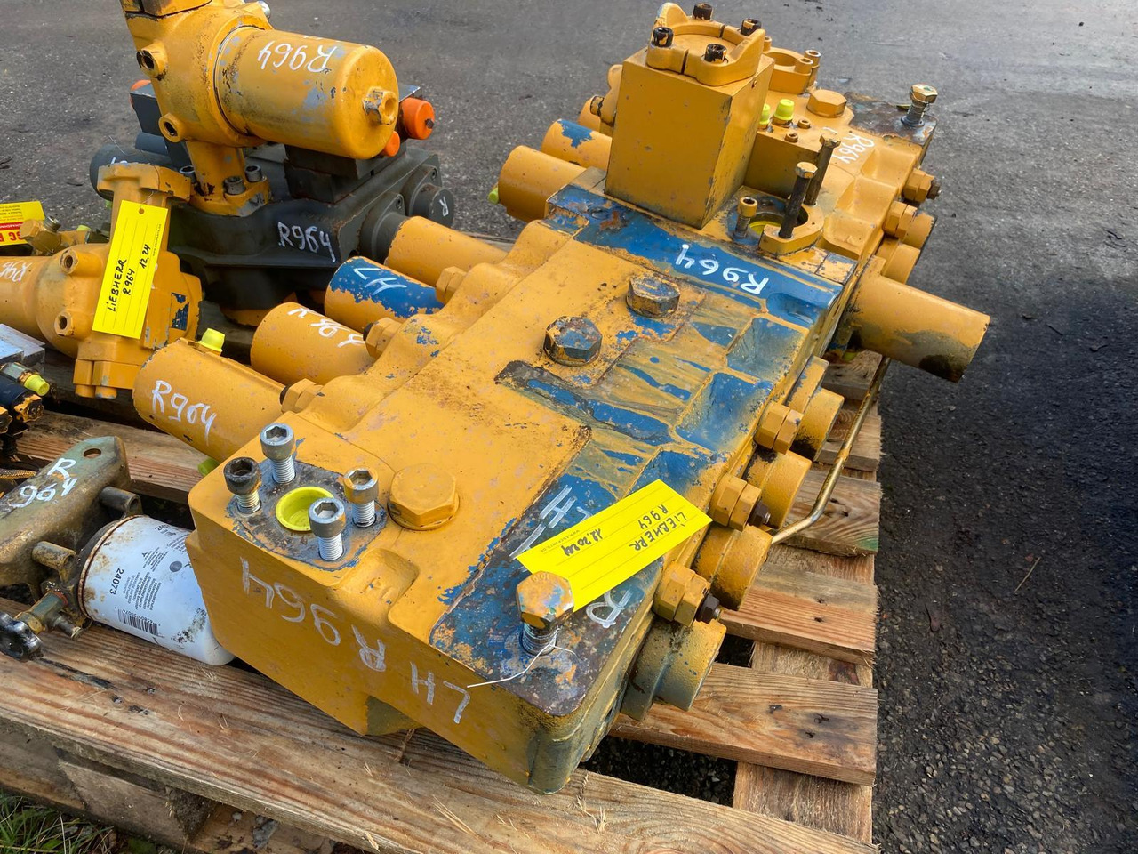 Liebherr R 964 B LIT - Valve hydraulique pour Engins de chantier: photos 3 Liebherr R 964 B LIT - Valve hydraulique pour Engins de chantier: photos 3