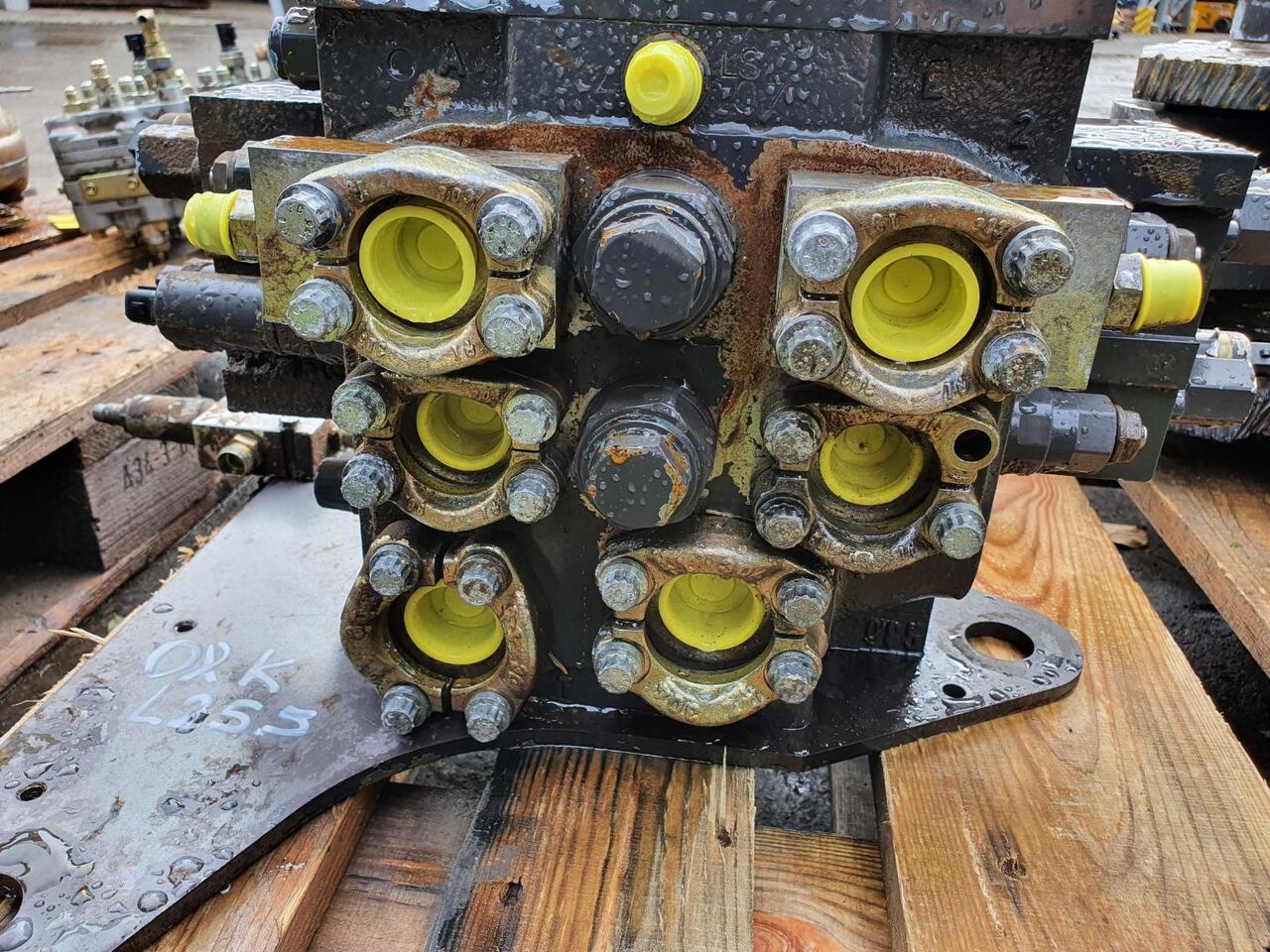 O&K L 25.5 - Valve hydraulique pour Chargeuse sur pneus: photos 4 O&K L 25.5 - Valve hydraulique pour Chargeuse sur pneus: photos 4