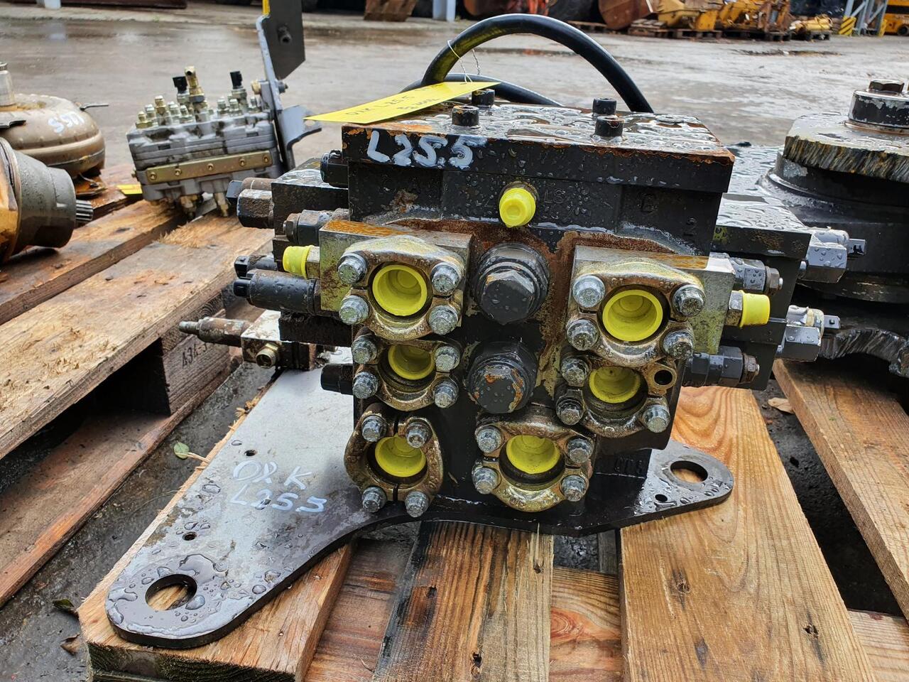 O&K L 25.5 - Valve hydraulique pour Chargeuse sur pneus: photos 3 O&K L 25.5 - Valve hydraulique pour Chargeuse sur pneus: photos 3