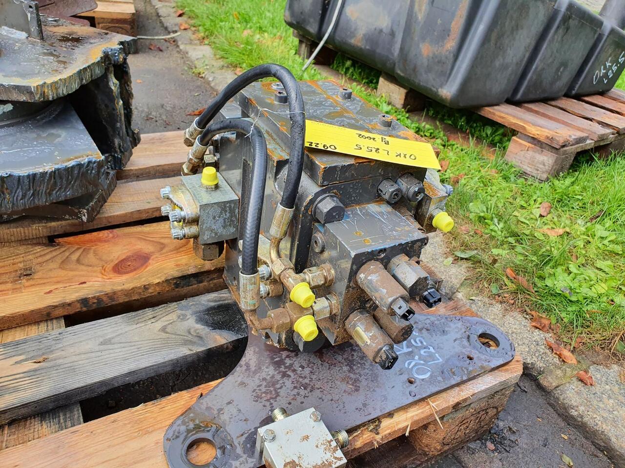 O&K L 25.5 - Valve hydraulique pour Chargeuse sur pneus: photos 2 O&K L 25.5 - Valve hydraulique pour Chargeuse sur pneus: photos 2