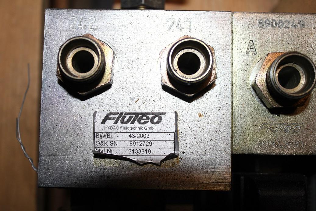 O&K MH Plus , New Holland - Valve hydraulique pour Pelle sur pneus: photos 4 O&K MH Plus , New Holland - Valve hydraulique pour Pelle sur pneus: photos 4