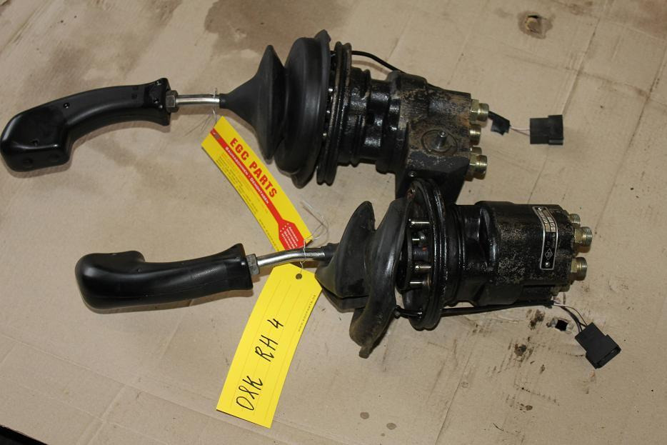 O&K RH 4 PMS Joystick - Cabine et intérieur pour Engins de chantier: photos 1 O&K RH 4 PMS Joystick - Cabine et intérieur pour Engins de chantier: photos 1