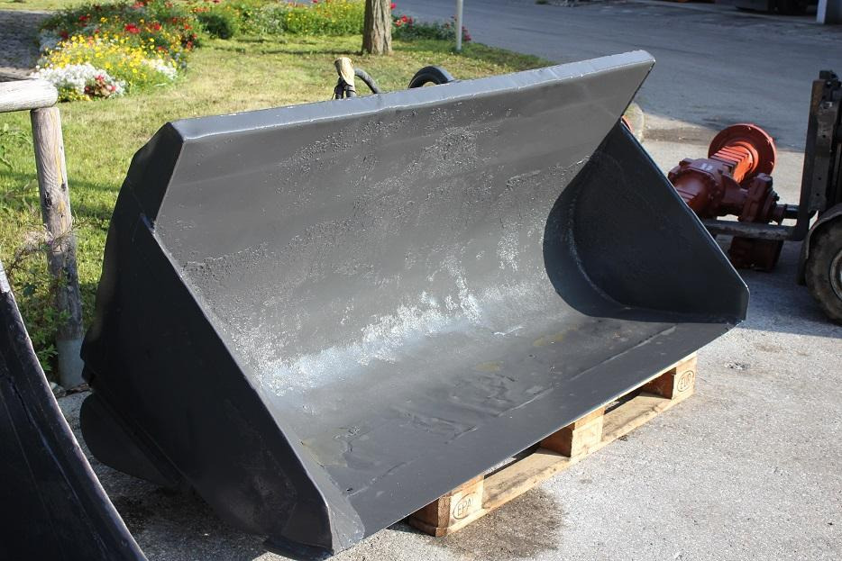 Schaeff SKL831/ ZL 6B - Godet pour chargeur pour Engins de chantier: photos 1 Schaeff SKL831/ ZL 6B - Godet pour chargeur pour Engins de chantier: photos 1