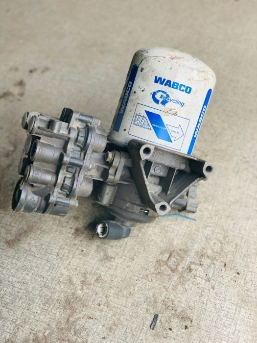 Knorr-Bremse EL9002 IVECO - Système d'admission d'air pour Camion: photos 2 Knorr-Bremse EL9002 IVECO - Système d'admission d'air pour Camion: photos 2