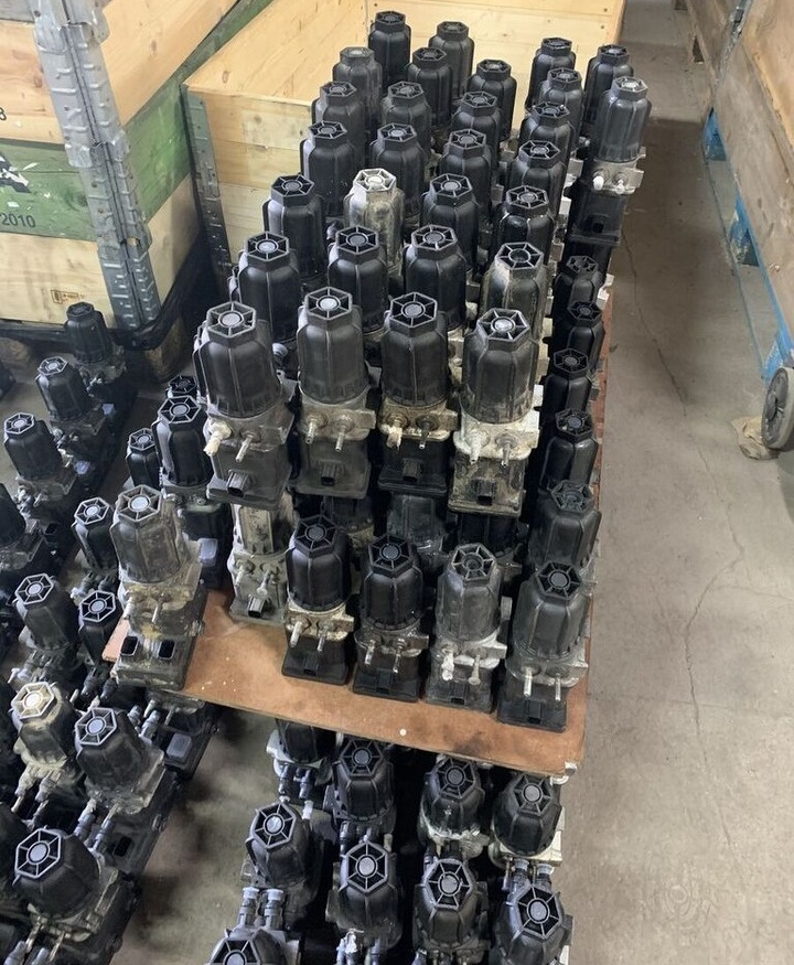 Mercedes-Benz oryginał hurt regeneracja A0001407678 Mercedes-Benz Actros Atego MP4 Euro 6 - Système d'échappement pour Camion: photos 3 Mercedes-Benz oryginał hurt regeneracja A0001407678 Mercedes-Benz Actros Atego MP4 Euro 6 - Système d'échappement pour Camion: photos 3