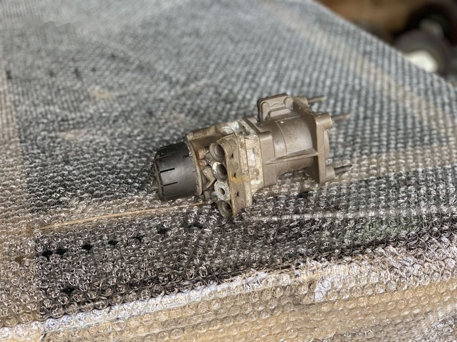 Zawór hamulcowy Oryginał Hurt K001428 Renault Magnum 440 DXI - Valve pour Camion: photos 2 Zawór hamulcowy Oryginał Hurt K001428 Renault Magnum 440 DXI - Valve pour Camion: photos 2