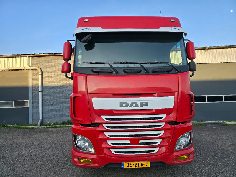 DAF XF 440 Euro 6 2015 - Tracteur routier: photos 2 DAF XF 440 Euro 6 2015 - Tracteur routier: photos 2