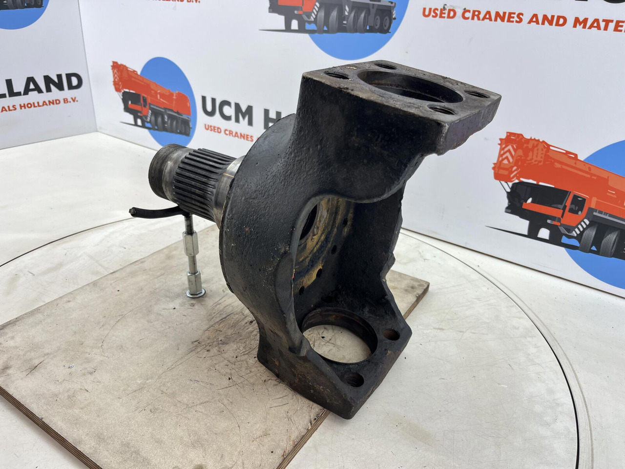 Grove AT 750 BE Steering knuckle 16 holes - Fusée d'essieu pour Grue mobile: photos 4 Grove AT 750 BE Steering knuckle 16 holes - Fusée d'essieu pour Grue mobile: photos 4