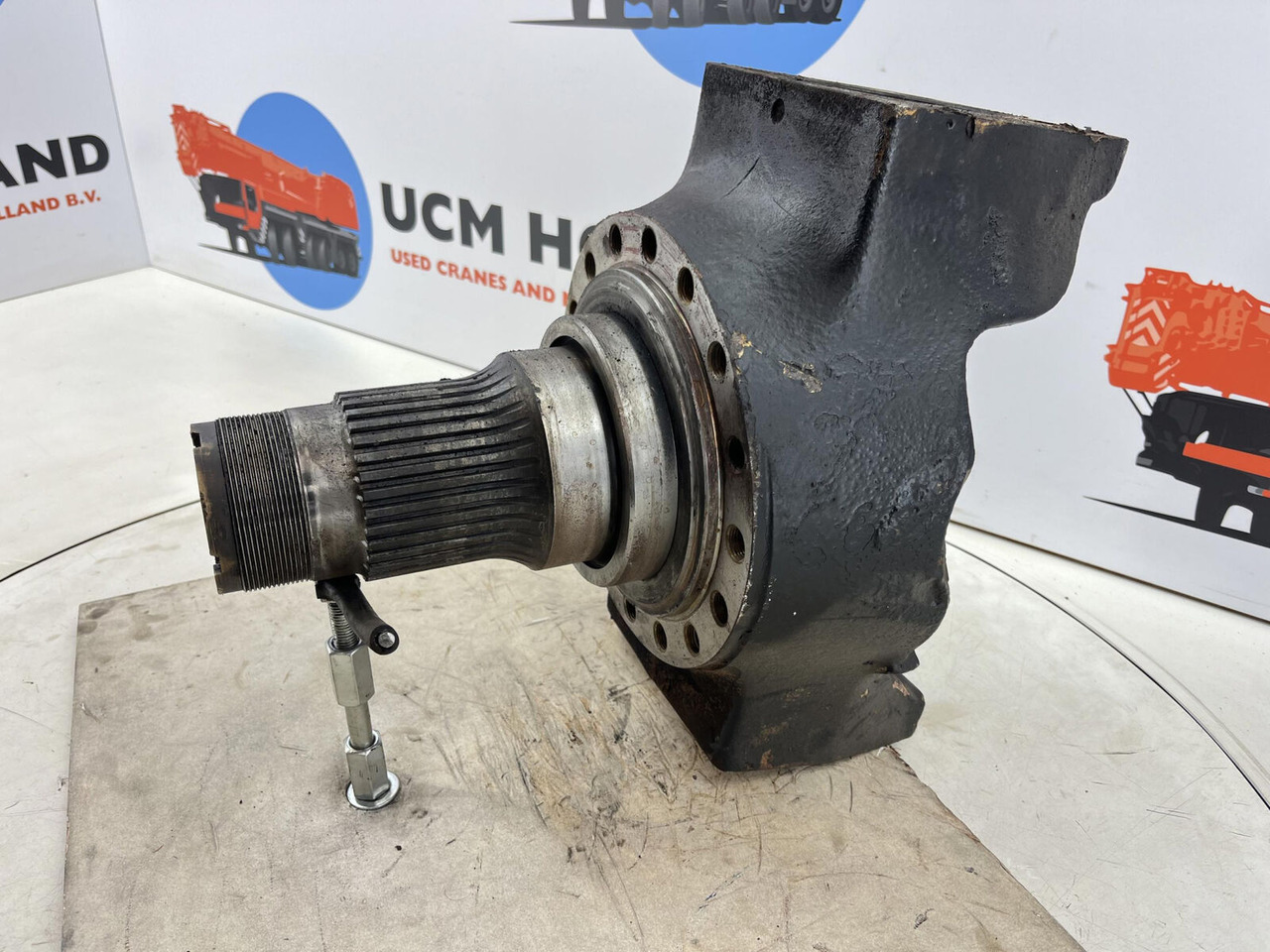 Grove AT 750 BE Steering knuckle 16 holes - Fusée d'essieu pour Grue mobile: photos 1 Grove AT 750 BE Steering knuckle 16 holes - Fusée d'essieu pour Grue mobile: photos 1