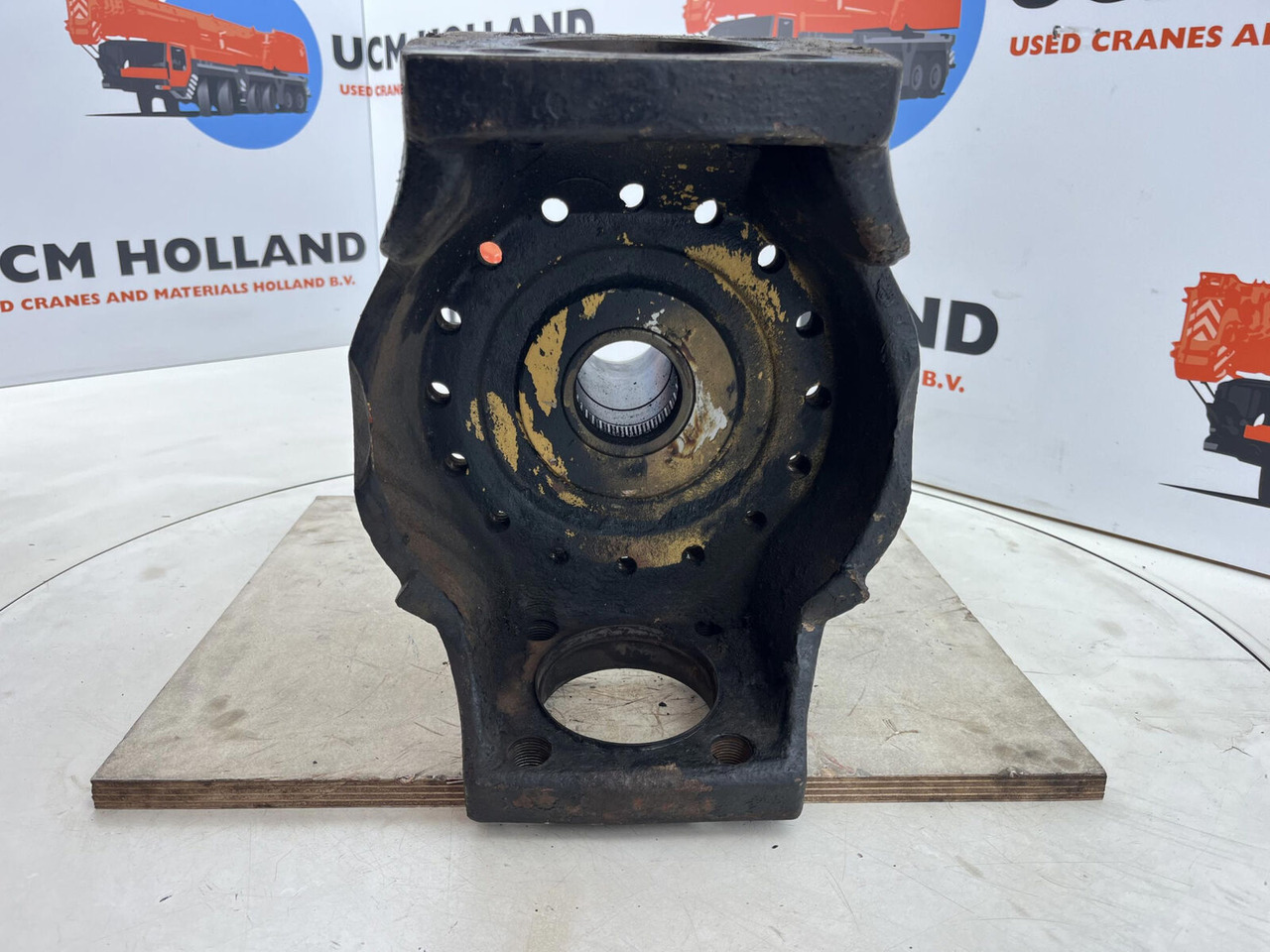 Grove AT 750 BE Steering knuckle 16 holes - Fusée d'essieu pour Grue mobile: photos 5 Grove AT 750 BE Steering knuckle 16 holes - Fusée d'essieu pour Grue mobile: photos 5