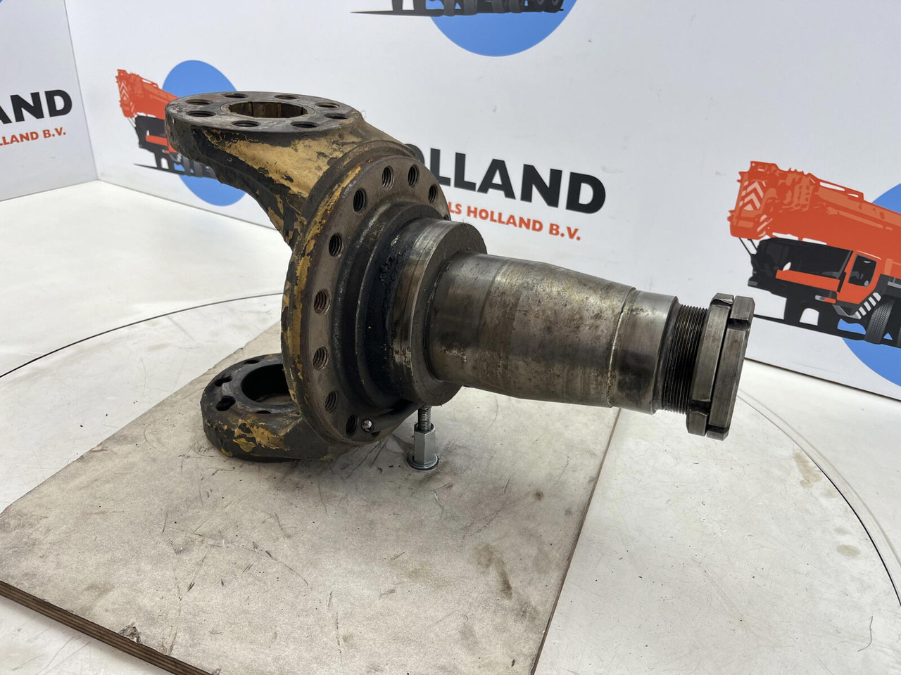 Grove AT 880 Steering knuckle 16 holes axle 2 - Fusée d'essieu pour Grue mobile: photos 3 Grove AT 880 Steering knuckle 16 holes axle 2 - Fusée d'essieu pour Grue mobile: photos 3