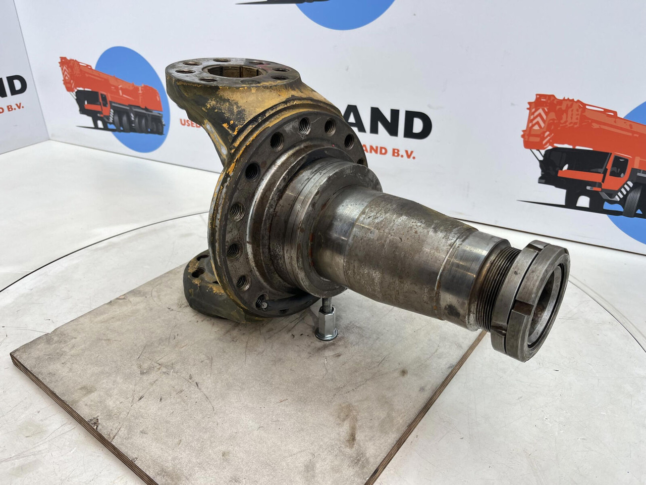 Grove AT 880 Steering knuckle 16 holes axle 2 - Fusée d'essieu pour Grue mobile: photos 3 Grove AT 880 Steering knuckle 16 holes axle 2 - Fusée d'essieu pour Grue mobile: photos 3