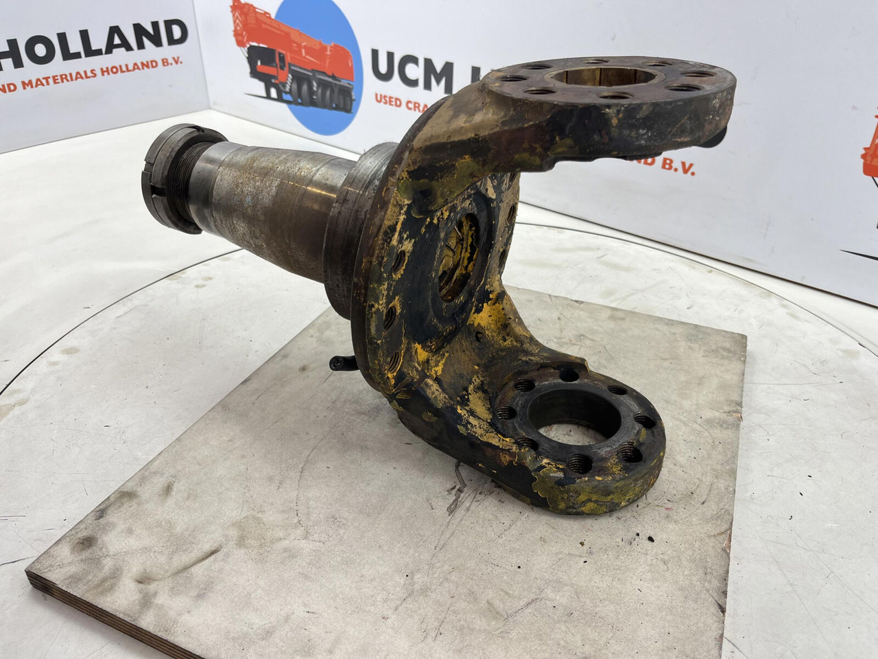 Grove AT 880 Steering knuckle 16 holes axle 2 - Fusée d'essieu pour Grue mobile: photos 4 Grove AT 880 Steering knuckle 16 holes axle 2 - Fusée d'essieu pour Grue mobile: photos 4