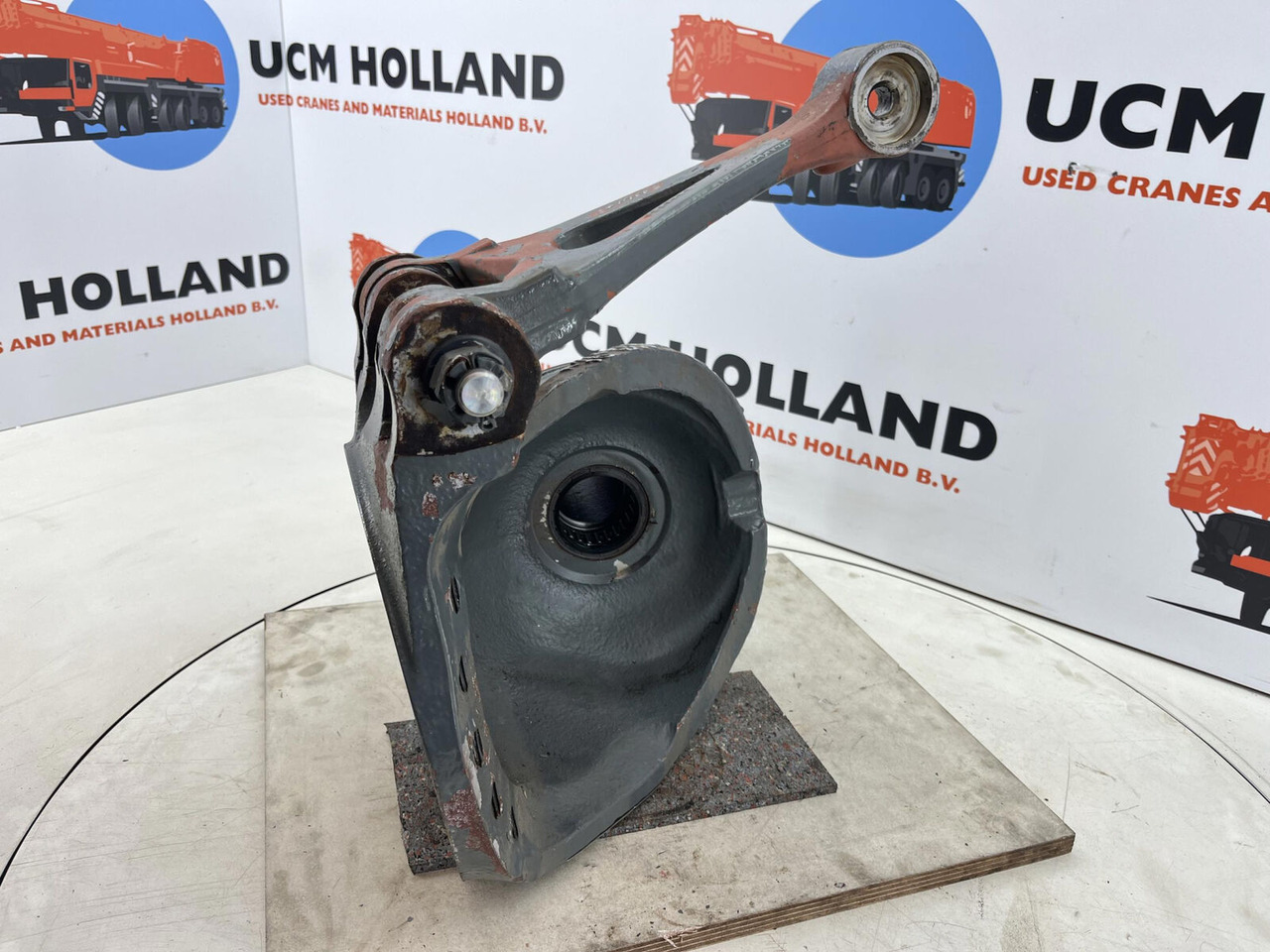 Grove GMK 3055 Steering knuckle 16 holes axle 1 right - Fusée d'essieu pour Grue mobile: photos 5 Grove GMK 3055 Steering knuckle 16 holes axle 1 right - Fusée d'essieu pour Grue mobile: photos 5