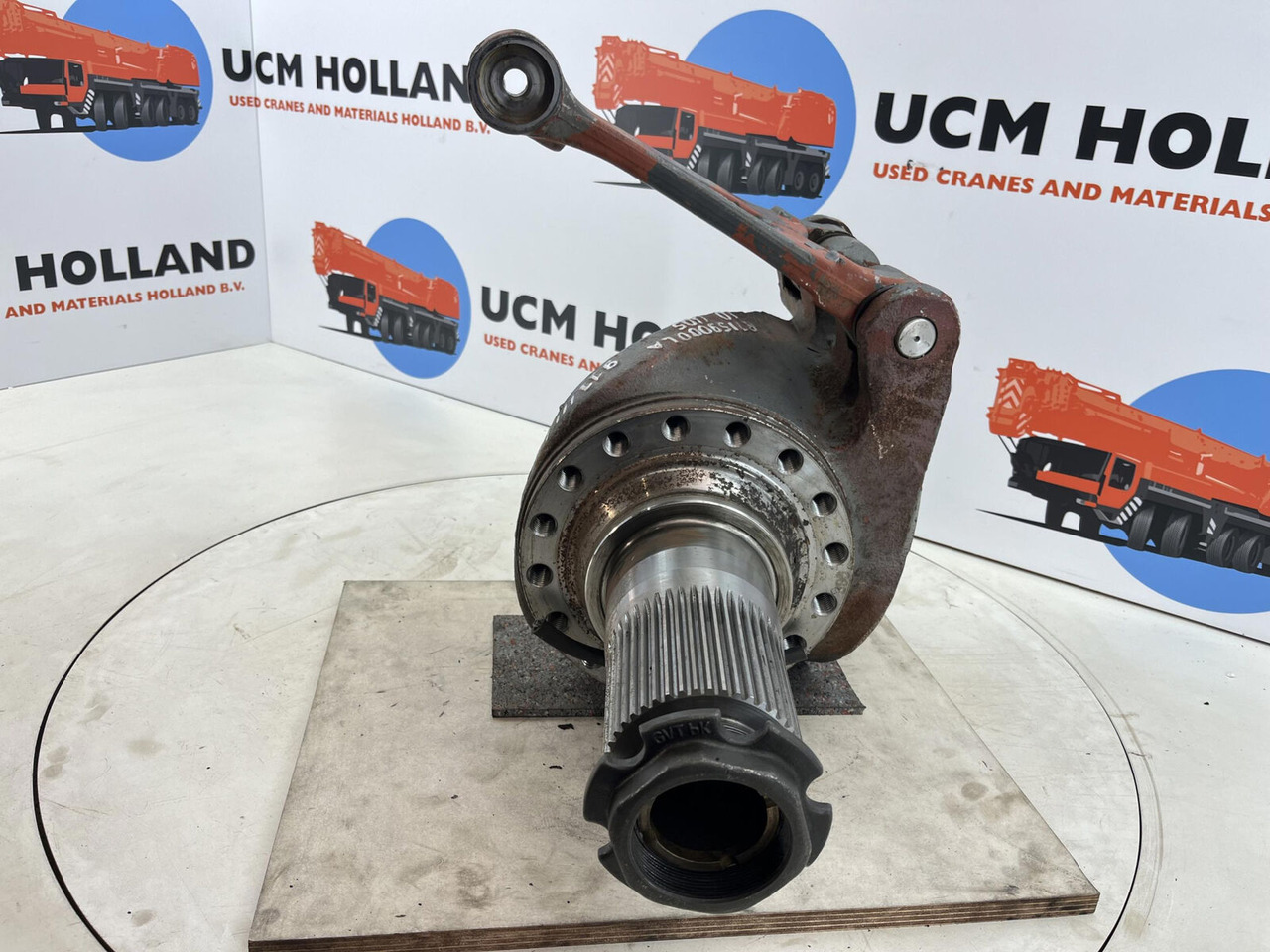 Grove GMK 3055 Steering knuckle 16 holes axle 1 right - Fusée d'essieu pour Grue mobile: photos 2 Grove GMK 3055 Steering knuckle 16 holes axle 1 right - Fusée d'essieu pour Grue mobile: photos 2