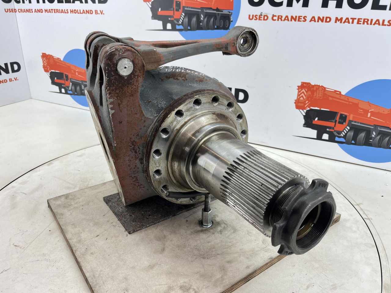 Grove GMK 3055 Steering knuckle 16 holes axle 2 left - Fusée d'essieu pour Grue mobile: photos 3 Grove GMK 3055 Steering knuckle 16 holes axle 2 left - Fusée d'essieu pour Grue mobile: photos 3