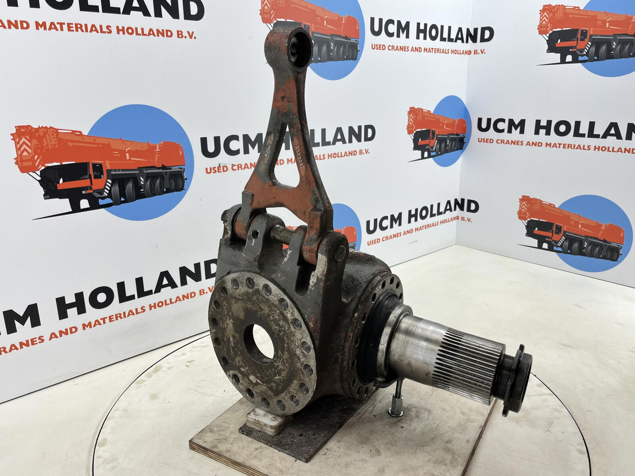 Grove GMK 3055 Steering knuckle 16 holes axle 3 right - Fusée d'essieu pour Grue: photos 3 Grove GMK 3055 Steering knuckle 16 holes axle 3 right - Fusée d'essieu pour Grue: photos 3