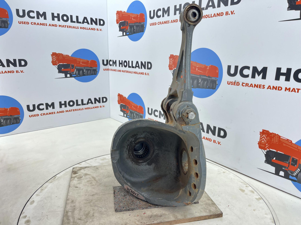 Grove GMK 3055 steering knuckle 16 holes axle 1 and 2 left - Fusée d'essieu pour Grue mobile: photos 5 Grove GMK 3055 steering knuckle 16 holes axle 1 and 2 left - Fusée d'essieu pour Grue mobile: photos 5