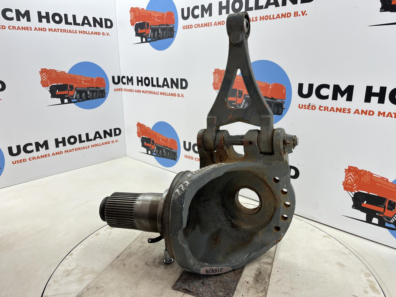 Grove GMK 3055 steering knuckle 16 holes axle 1 and 2 left - Fusée d'essieu pour Grue mobile: photos 4 Grove GMK 3055 steering knuckle 16 holes axle 1 and 2 left - Fusée d'essieu pour Grue mobile: photos 4