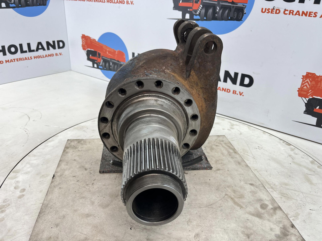 Grove GMK Megatrak steering knuckle 16 holes - Fusée d'essieu pour Grue mobile: photos 2 Grove GMK Megatrak steering knuckle 16 holes - Fusée d'essieu pour Grue mobile: photos 2