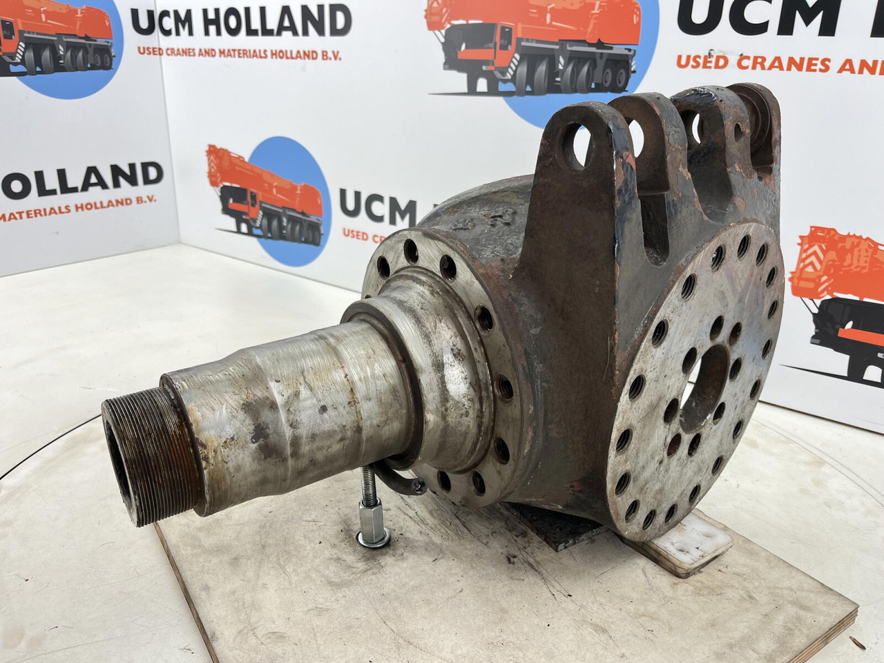 Grove GMK Steering knuckle 12 holes - Fusée d'essieu pour Grue mobile: photos 1 Grove GMK Steering knuckle 12 holes - Fusée d'essieu pour Grue mobile: photos 1