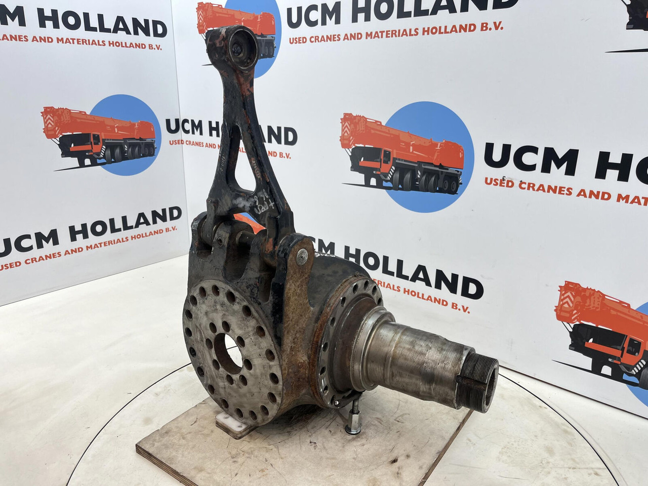 Grove GMK Steering knuckle 16 holes - Fusée d'essieu pour Grue mobile: photos 3 Grove GMK Steering knuckle 16 holes - Fusée d'essieu pour Grue mobile: photos 3