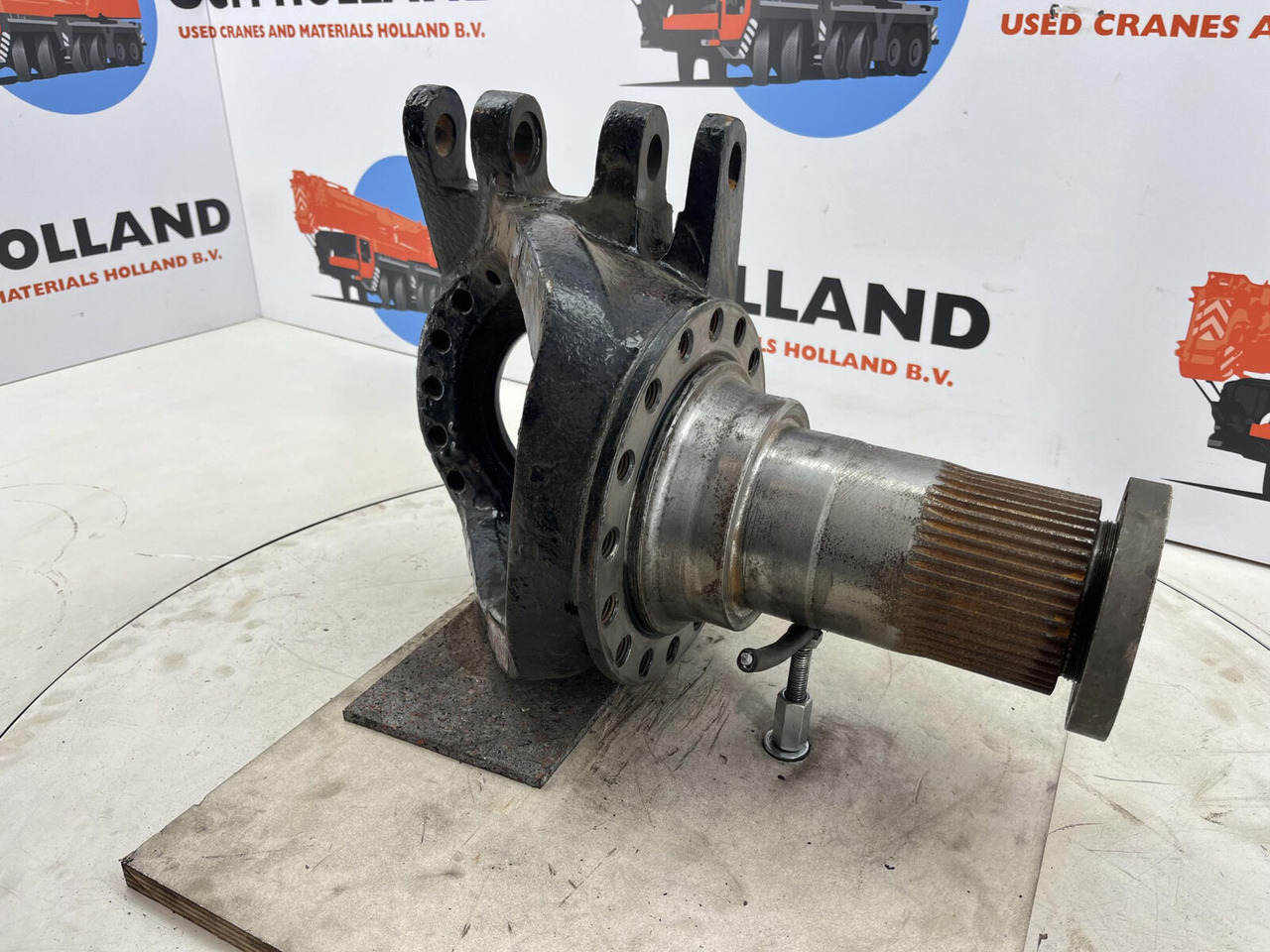 Grove GMK Steering knuckle 16 holes - Fusée d'essieu pour Grue mobile: photos 3 Grove GMK Steering knuckle 16 holes - Fusée d'essieu pour Grue mobile: photos 3