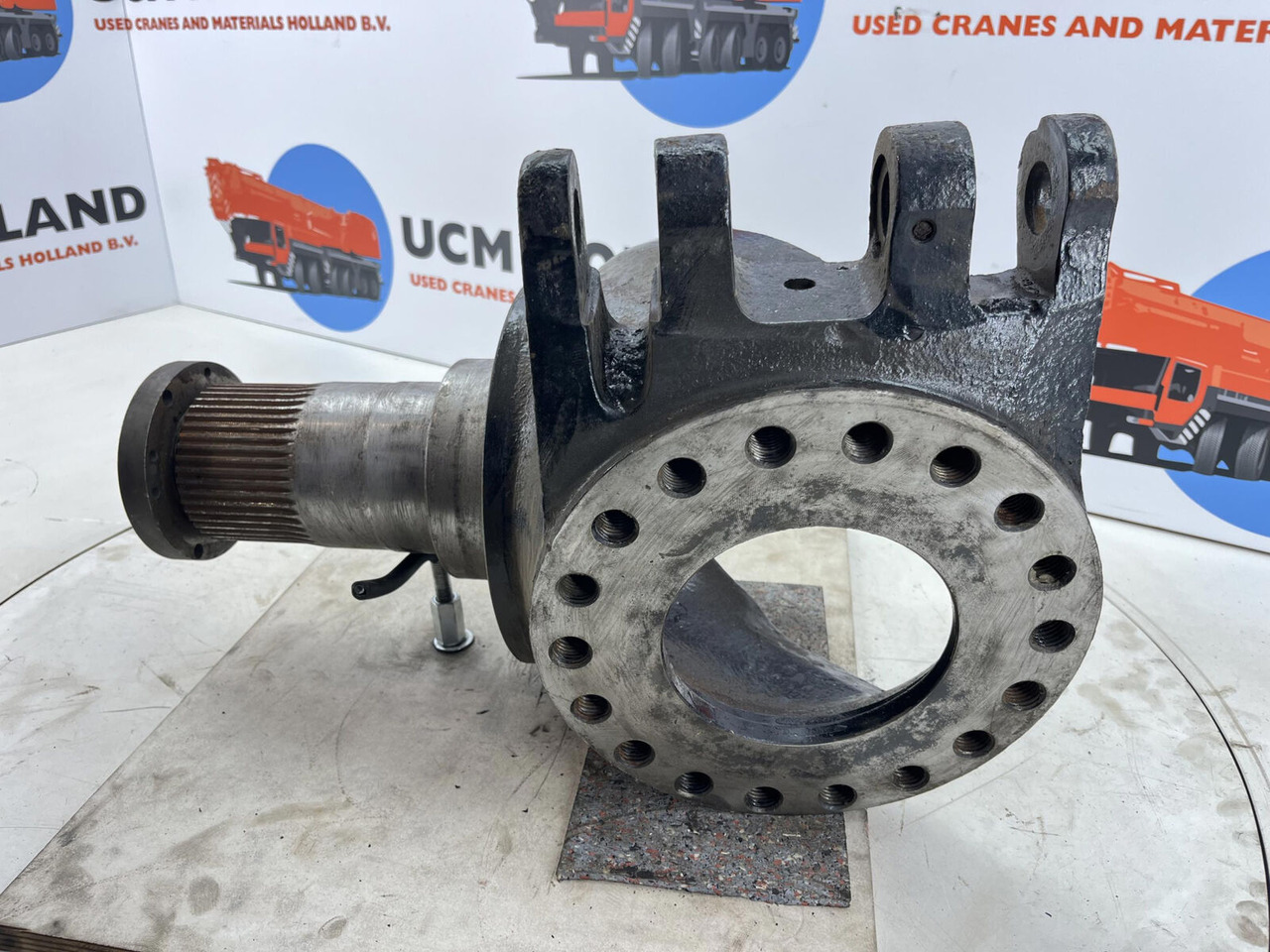 Grove GMK Steering knuckle 16 holes - Fusée d'essieu pour Grue mobile: photos 4 Grove GMK Steering knuckle 16 holes - Fusée d'essieu pour Grue mobile: photos 4