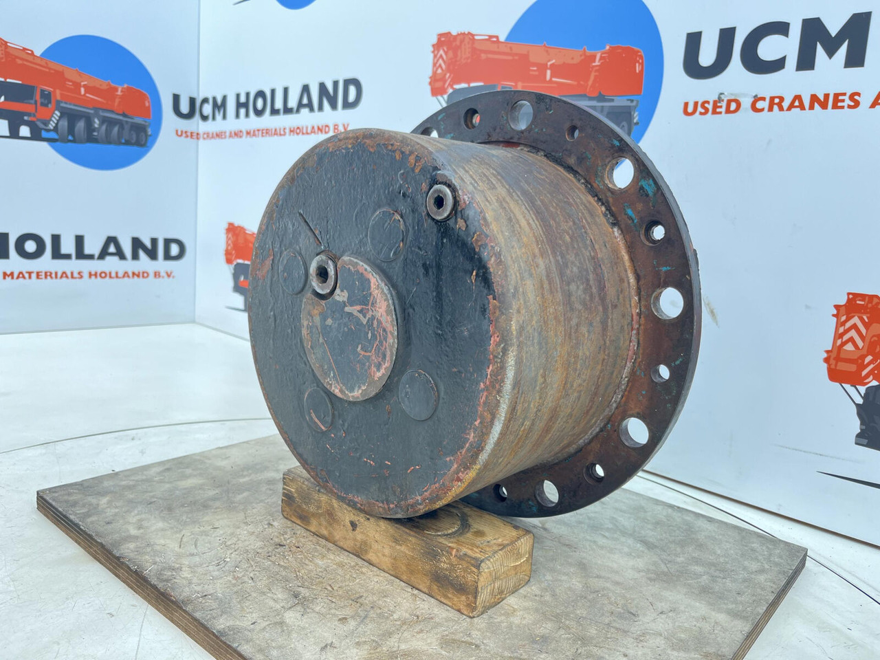 Kessler planetary gear 22-25-74-40-4pl-H172-46 - Moteur de translation pour Grue: photos 2 Kessler planetary gear 22-25-74-40-4pl-H172-46 - Moteur de translation pour Grue: photos 2