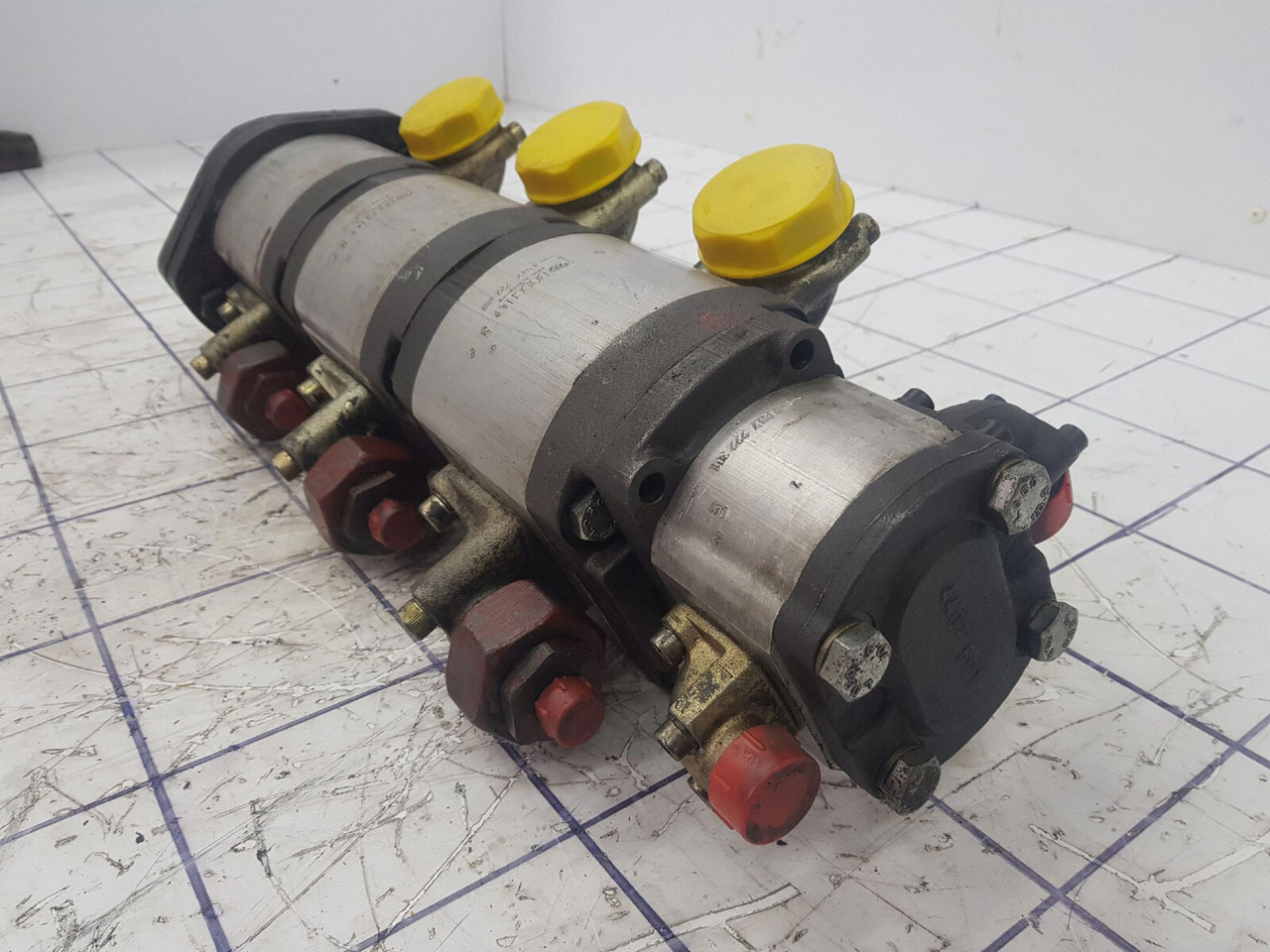 Krupp KMK 3045 four way gear pump - Pompe hydraulique pour Grue mobile: photos 3 Krupp KMK 3045 four way gear pump - Pompe hydraulique pour Grue mobile: photos 3