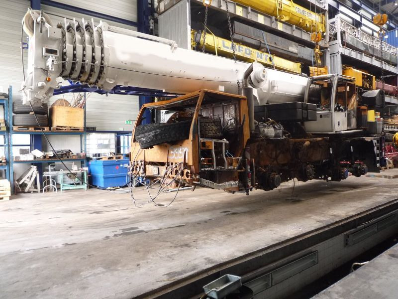 Liebherr LTM 1070-4.2 for parts - Grue tout-terrain: photos 1 Liebherr LTM 1070-4.2 for parts - Grue tout-terrain: photos 1