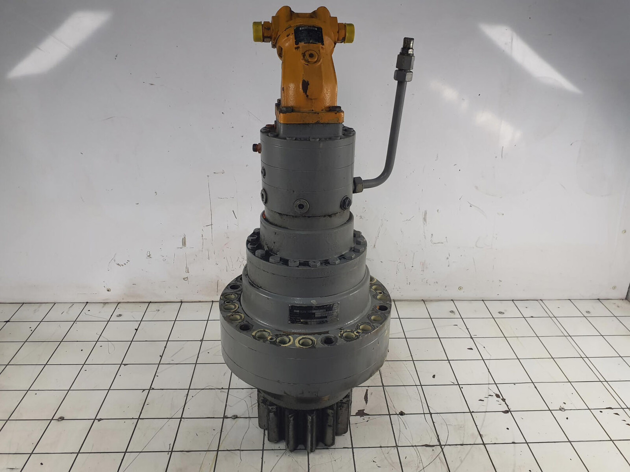 Liebherr LTM 1300 slew gear with motor - Moteur de rotation pour Grue mobile: photos 3 Liebherr LTM 1300 slew gear with motor - Moteur de rotation pour Grue mobile: photos 3