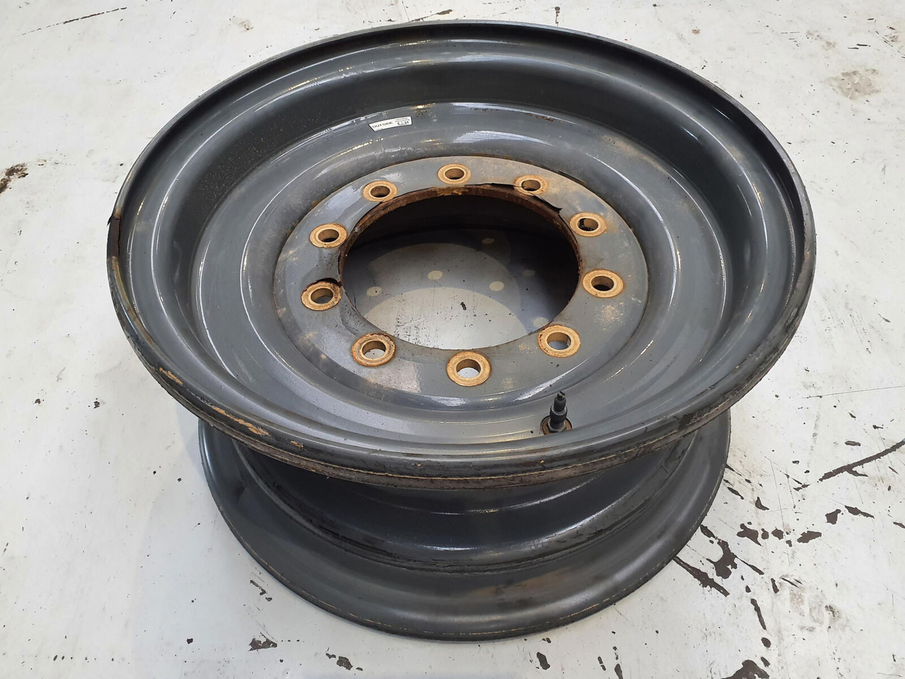 Liebherr Rim 445/95R25 10 12 1p - Jante pour Grue: photos 1 Liebherr Rim 445/95R25 10 12 1p - Jante pour Grue: photos 1