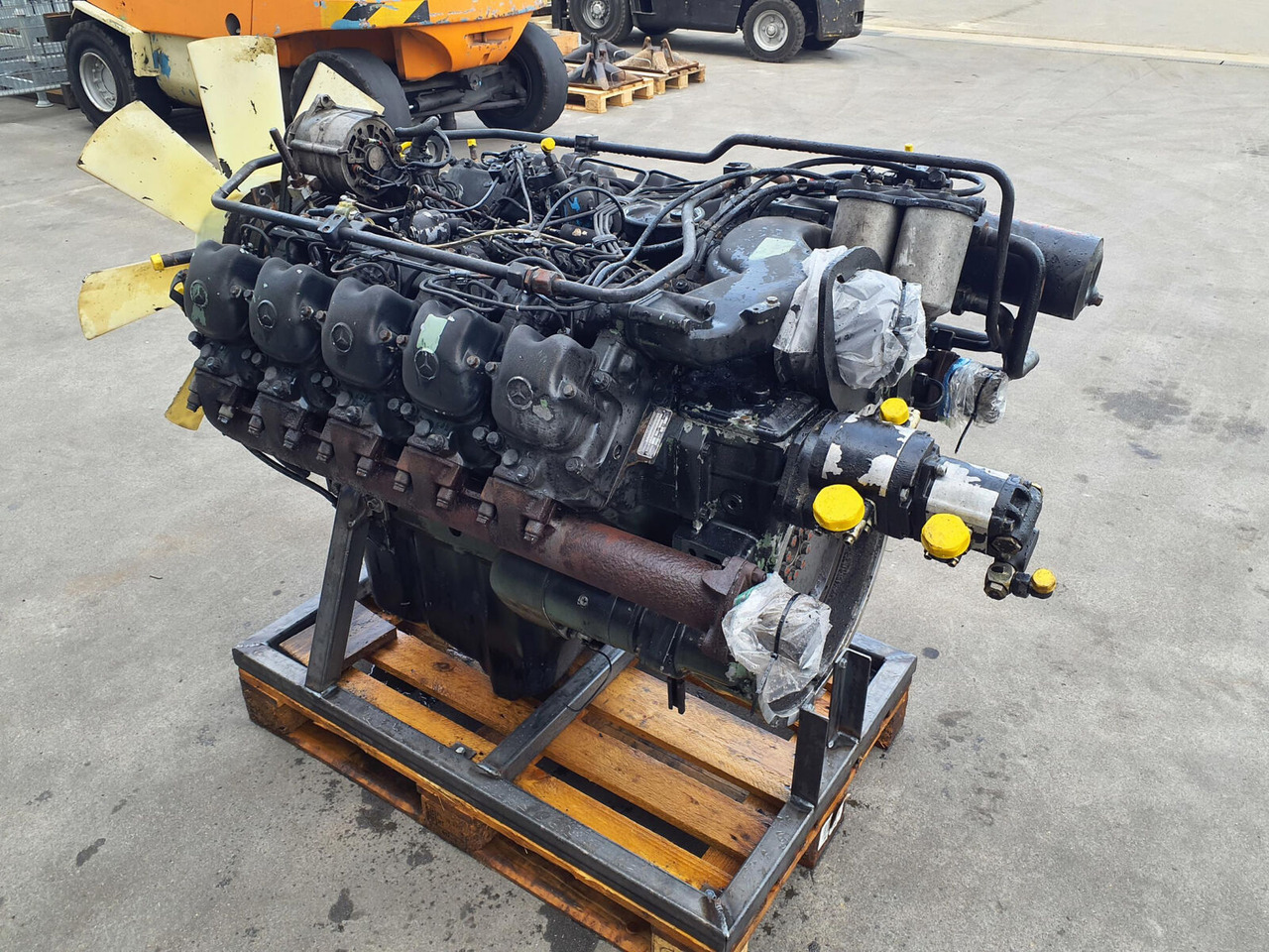 Mercedes-Benz LTM 1060 engine Mercedes-Benz OM 423 - Moteur pour Grue mobile: photos 4 Mercedes-Benz LTM 1060 engine Mercedes-Benz OM 423 - Moteur pour Grue mobile: photos 4
