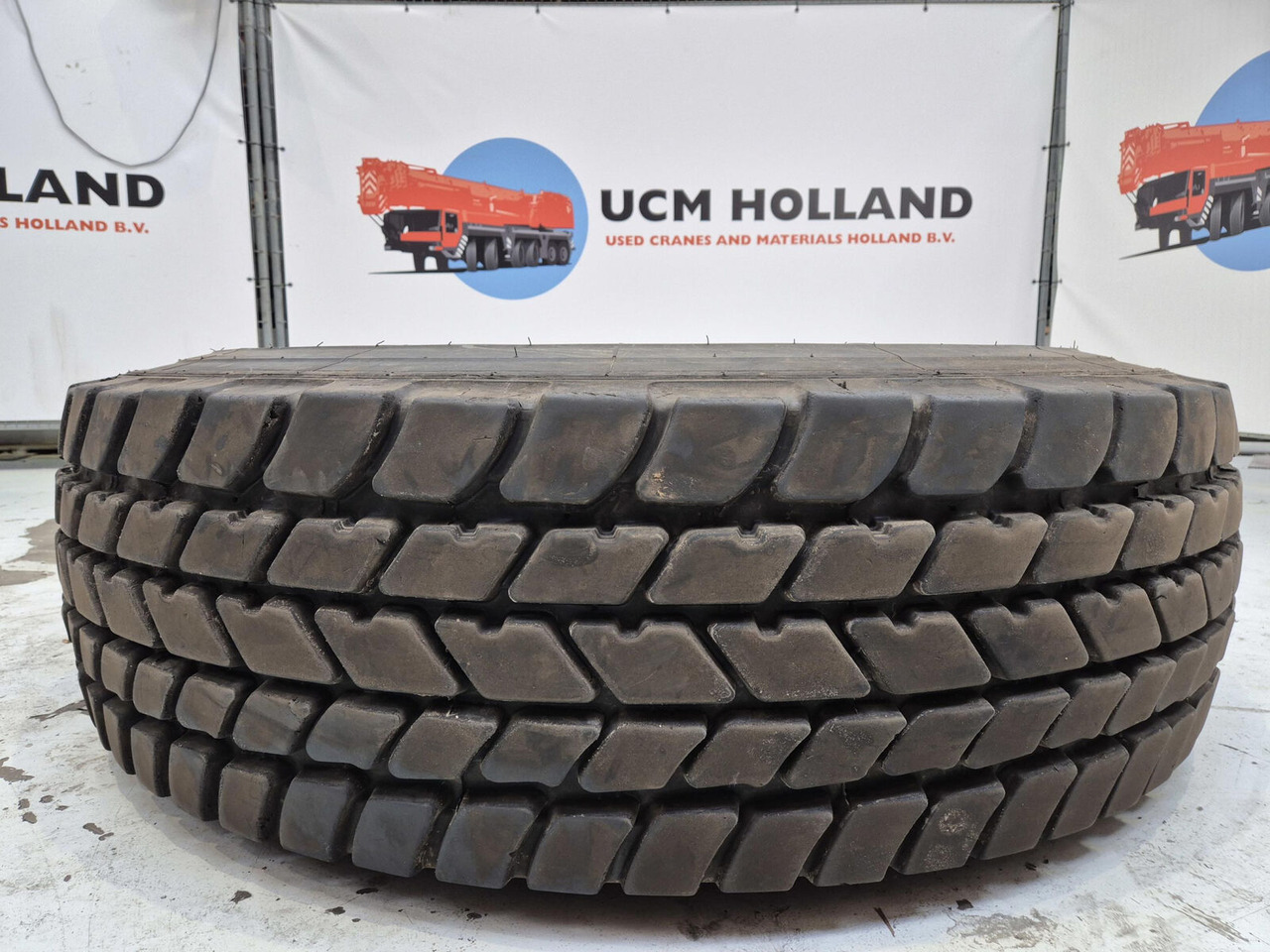 Michelin Wheel 445/95R25 10 12 1p - Roue complète pour Grue: photos 3 Michelin Wheel 445/95R25 10 12 1p - Roue complète pour Grue: photos 3
