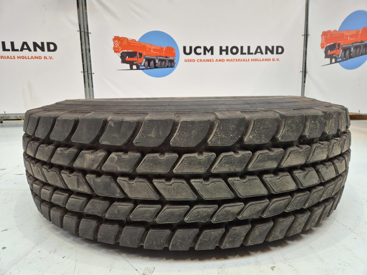 Michelin Wheel 445/95R25 10 12 1p - Roue complète pour Grue: photos 3 Michelin Wheel 445/95R25 10 12 1p - Roue complète pour Grue: photos 3