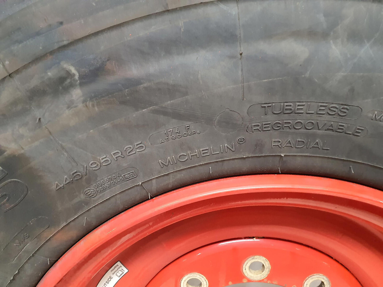 Michelin Wheel 445/95R25 10 12 1p - Roue complète pour Grue: photos 5 Michelin Wheel 445/95R25 10 12 1p - Roue complète pour Grue: photos 5
