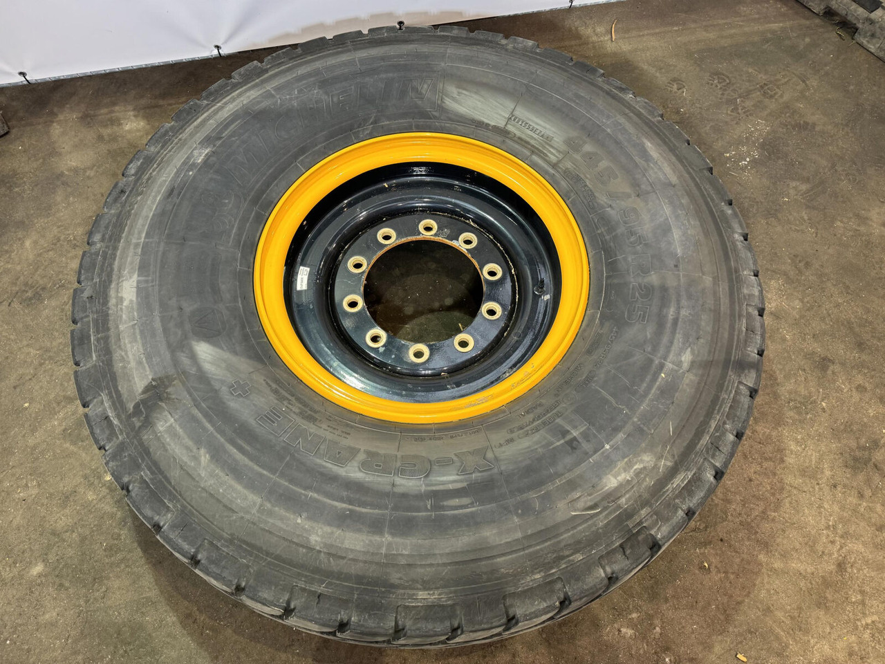 Michelin Wheel 445/95R25 10 12.3 1p - Roue complète pour Grue: photos 1 Michelin Wheel 445/95R25 10 12.3 1p - Roue complète pour Grue: photos 1