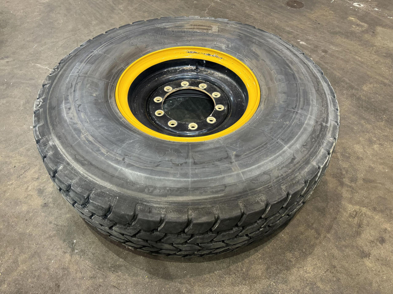 Michelin Wheel 445/95R25 10 12.3 1p - Roue complète pour Grue: photos 2 Michelin Wheel 445/95R25 10 12.3 1p - Roue complète pour Grue: photos 2