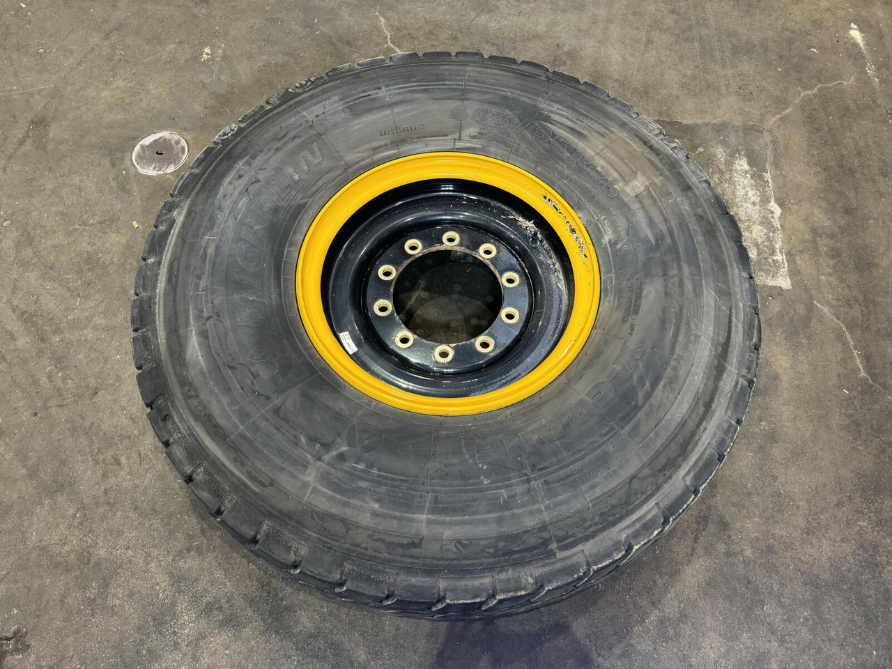 Michelin Wheel 445/95R25 10 12.3 1p - Roue complète pour Grue: photos 1 Michelin Wheel 445/95R25 10 12.3 1p - Roue complète pour Grue: photos 1
