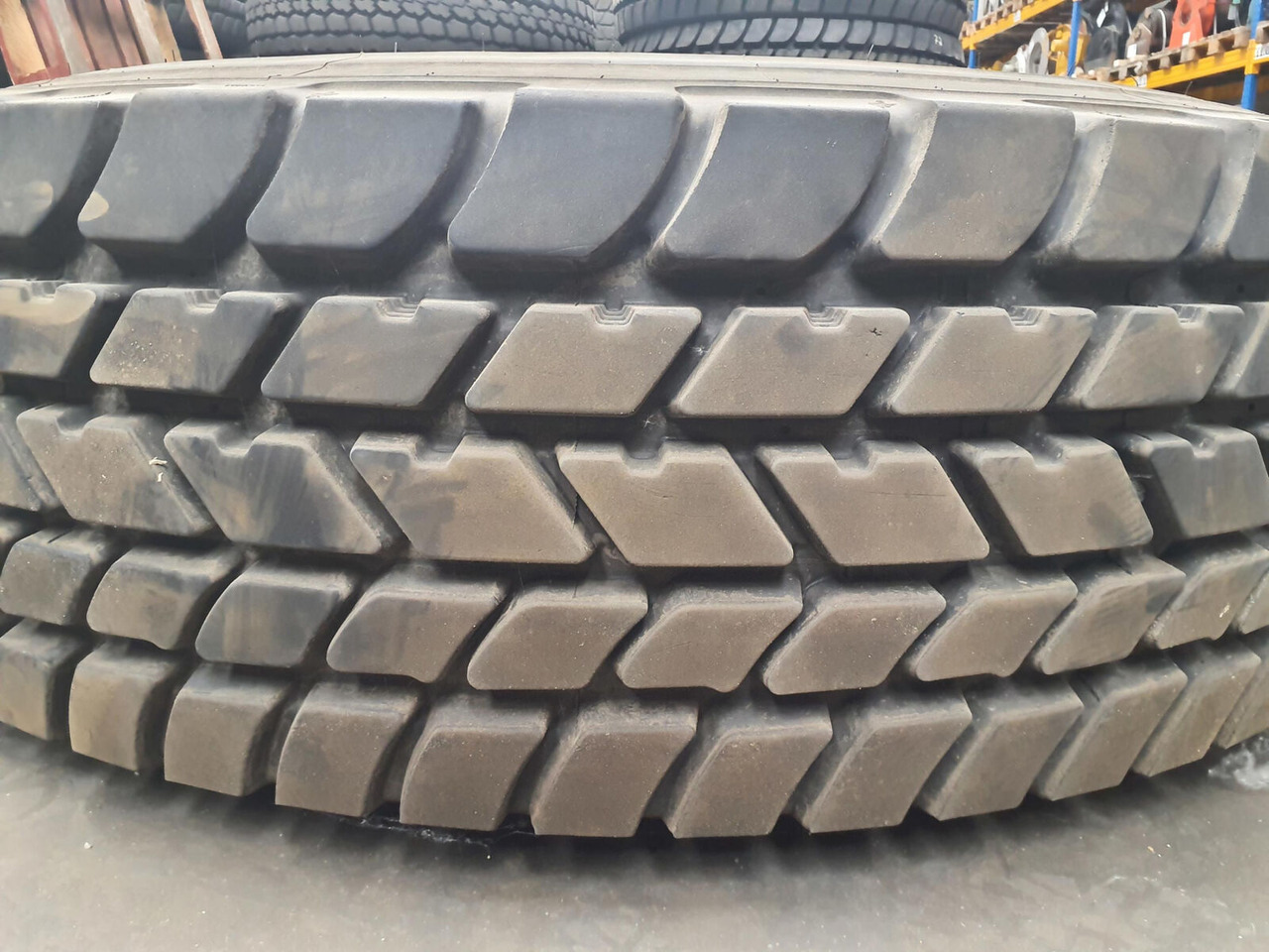 Michelin Wheel 445/95R25 12 14.8 3p - Roue complète pour Grue: photos 3 Michelin Wheel 445/95R25 12 14.8 3p - Roue complète pour Grue: photos 3