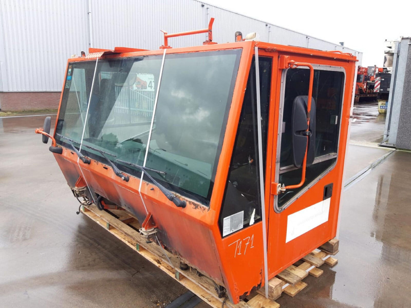 Terex AC 205 lower cab - Cabine et intérieur pour Grue: photos 1 Terex AC 205 lower cab - Cabine et intérieur pour Grue: photos 1