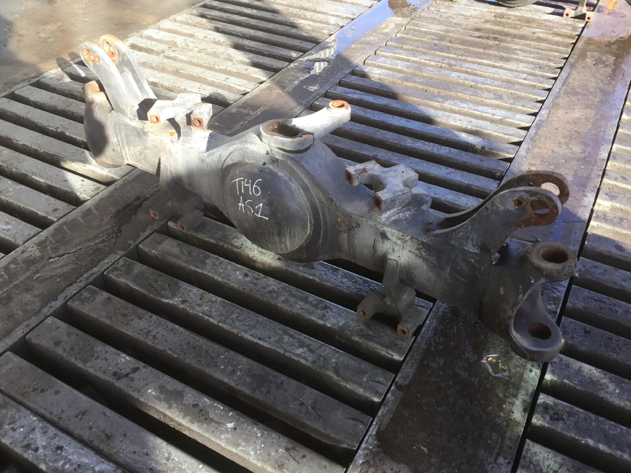 Terex AC 35 axle housing axle 1 - Essieu et pièces pour Grue mobile: photos 1 Terex AC 35 axle housing axle 1 - Essieu et pièces pour Grue mobile: photos 1