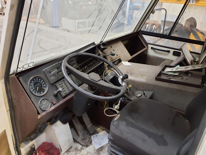 Terex PPM 480 ATT lower cabin - Cabine et intérieur pour Grue: photos 5 Terex PPM 480 ATT lower cabin - Cabine et intérieur pour Grue: photos 5