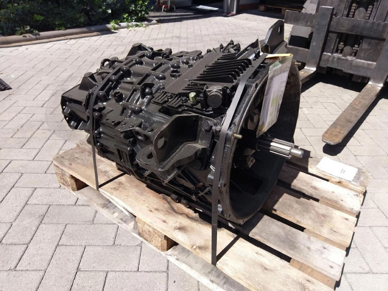ZF LTM 1055-3.2 gearbox Astronic 12 AS 2302 - Boîte de vitesse pour Grue: photos 2 ZF LTM 1055-3.2 gearbox Astronic 12 AS 2302 - Boîte de vitesse pour Grue: photos 2