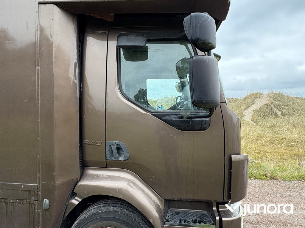 Hästlastbil - Volvo, FL-240, Whittaker - Camion chevaux: photos 3 Hästlastbil - Volvo, FL-240, Whittaker - Camion chevaux: photos 3