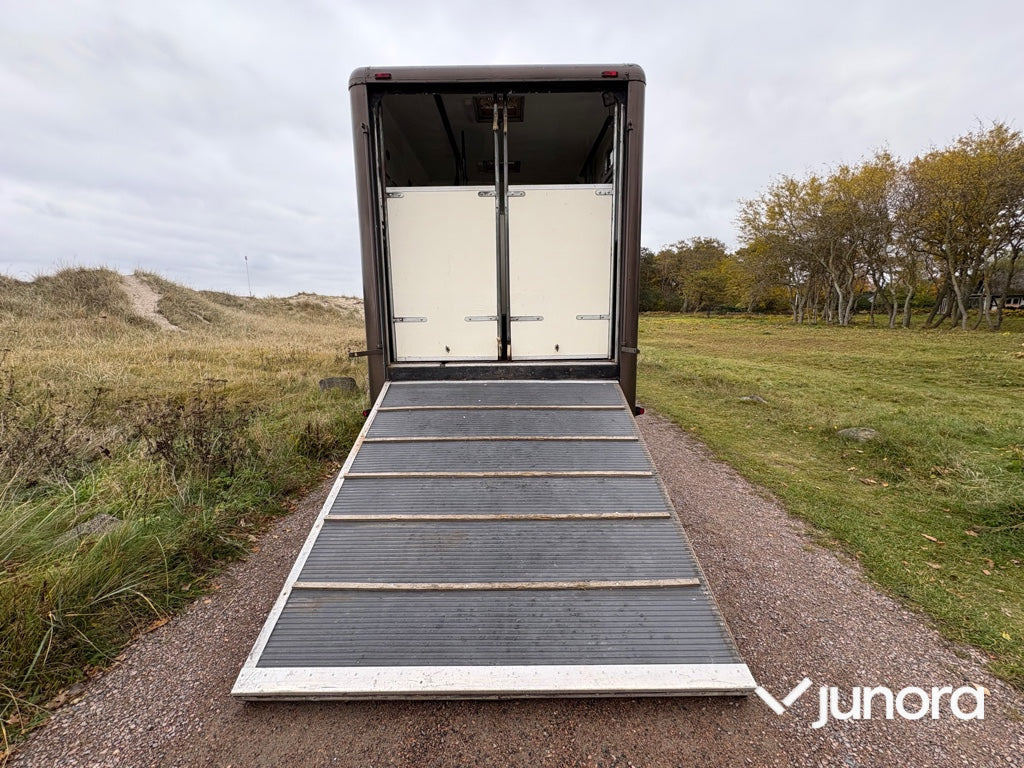 Hästlastbil - Volvo, FL-240, Whittaker - Camion chevaux: photos 4 Hästlastbil - Volvo, FL-240, Whittaker - Camion chevaux: photos 4